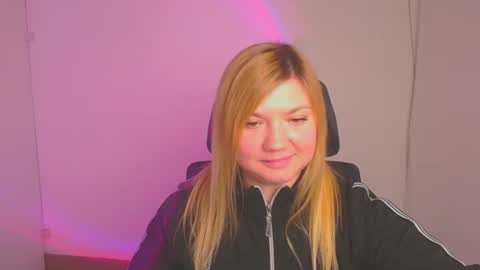 Snapshot of molly_moree chatting on 01-15-25, 03:18 Molly online show from 01-15-25, 03:18