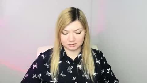 Snapshot of molly_moree chatting on 01-17-25, 12:21 Molly online show from 01-17-25, 12:21