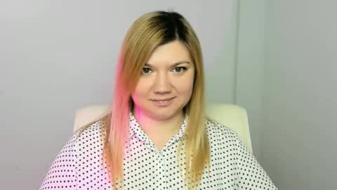 Snapshot of molly_moree chatting on 01-25-25, 12:26 Molly online show from 01-25-25, 12:26