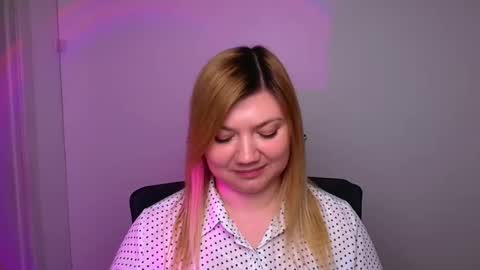 Snapshot of molly_moree chatting on 01-27-25, 04:22 Molly online show from 01-27-25, 04:22