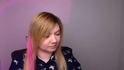 Snapshot of molly_moree chatting on 01-31-25, 12:29 Molly online show from 01-31-25, 12:29