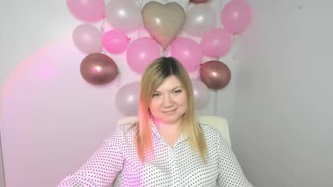 Snapshot of molly_moree chatting on 02-20-25, 01:30 Molly online show from 02-20-25, 01:30