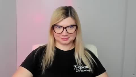 Snapshot of molly_moree chatting on 09-17-25, 11:45 Molly online show from 09-17-25, 11:45