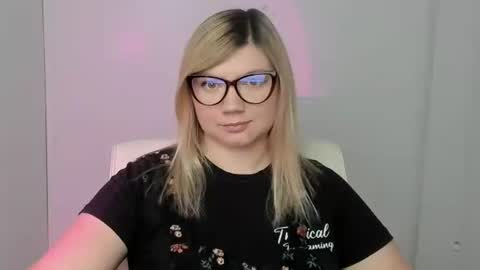 Snapshot of molly_moree chatting on 10-06-25, 12:02 Molly online show from 10-06-25, 12:02