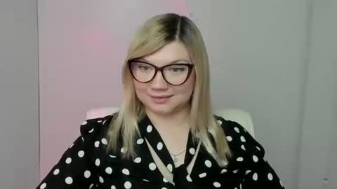 Snapshot of molly_moree chatting on 10-09-25, 06:06 Molly online show from 10-09-25, 06:06