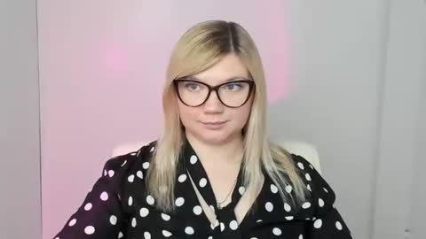 Snapshot of molly_moree chatting on 10-29-25, 01:02 Molly online show from 10-29-25, 01:02