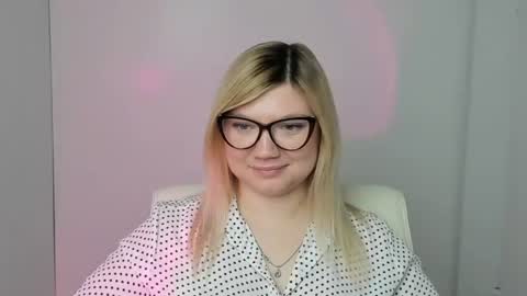 Snapshot of molly_moree chatting on 11-05-25, 01:44 Molly online show from 11-05-25, 01:44