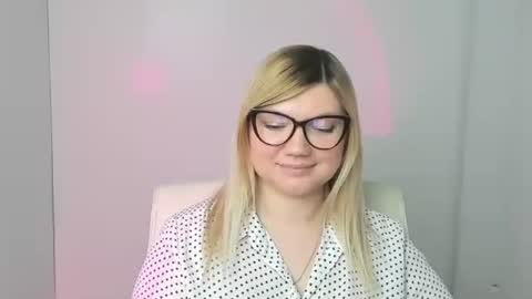 Snapshot of molly_moree chatting on 11-07-25, 04:18 Molly online show from 11-07-25, 04:18