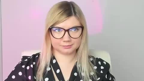 Snapshot of molly_moree chatting on 11-11-25, 02:39 Molly online show from 11-11-25, 02:39