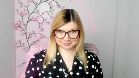 Molly online show from 03-18-26, 12:41