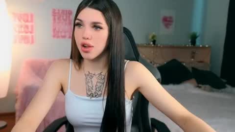 Snapshot of molly_rettyy chatting on 06-14-26, 04:14 Molly online show from 06-14-26, 04:14