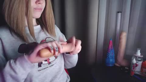 I have new photos come and see with love Molly online show from 03-09-25, 01:25