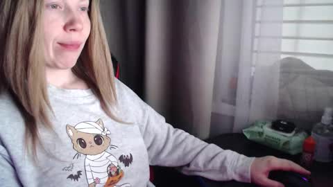 I have new photos come and see with love Molly online show from 11-08-25, 10:48