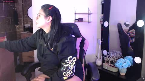 Snapshot of molly_shake chatting on 01-08-25, 04:55 Molly online show from 01-08-25, 04:55