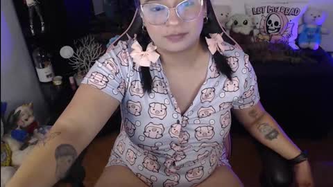 Snapshot of molly_shake chatting on 01-15-25, 02:27 Molly online show from 01-15-25, 02:27