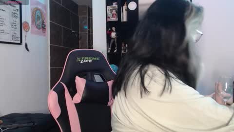 Snapshot of molly_shake chatting on 09-20-25, 05:30 Molly online show from 09-20-25, 05:30