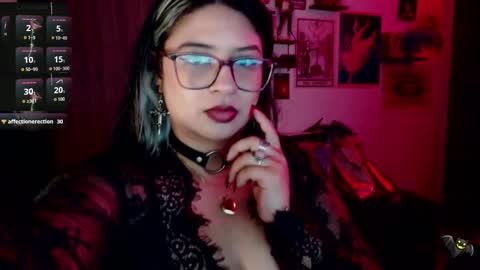 Snapshot of molly_shake chatting on 10-23-25, 06:34 Molly online show from 10-23-25, 06:34