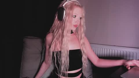 Snapshot of mollycodle chatting on 01-26-25, 05:44 Goddess Katherine online show from 01-26-25, 05:44