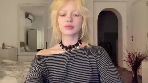 Snapshot of mollycodle chatting on 09-15-25, 07:58 Goddess Katherine online show from 09-15-25, 07:58