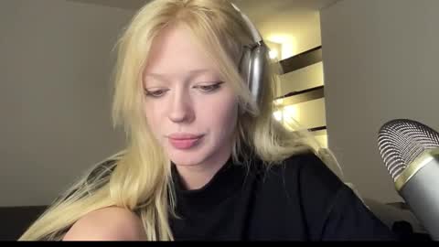 Snapshot of mollycodle chatting on 11-07-25, 06:30 Goddess Katherine online show from 11-07-25, 06:30