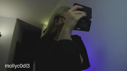 Snapshot of mollycodle chatting on 12-16-25, 05:07 Goddess Katherine online show from 12-16-25, 05:07