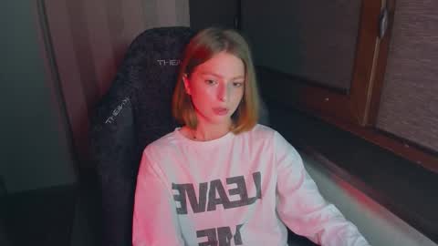 Snapshot of mollydangerous chatting on 09-24-25, 04:54 Taisha online show from 09-24-25, 04:54