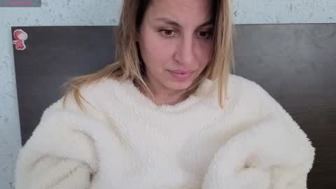 Nica    follow me   online show from 11-18-25, 09:47