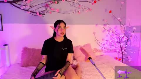 Snapshot of mollylewis18 chatting on 02-12-26, 08:48 New girl Emily Valentina Michelle online show from 02-12-26, 08:48