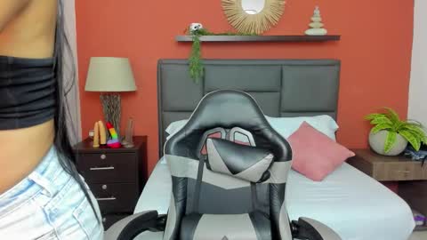 Snapshot of mollylove_ chatting on 10-23-25, 11:53 mollylove_ online show from 10-23-25, 11:53