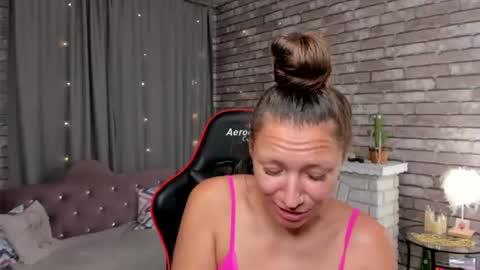 hi im Molly heregreat boobs big heart  warm pussy  online show from 07-01-26, 12:56