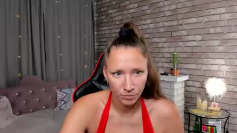 hi im Molly heregreat boobs big heart  warm pussy  online show from 07-03-26, 12:17