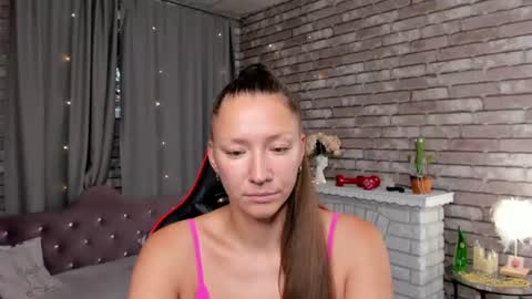 hi im Molly heregreat boobs big heart  warm pussy  online show from 07-18-26, 12:37