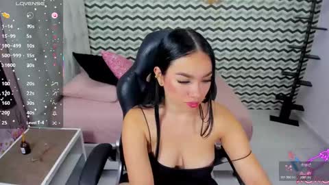 Snapshot of mollyspencer1 chatting on 10-18-25, 07:14 MOLLY online show from 10-18-25, 07:14