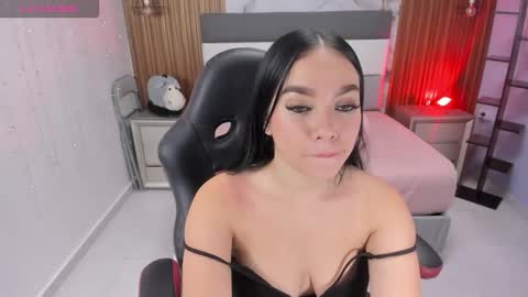 Snapshot of mollyspencer1 chatting on 10-27-25, 07:07 MOLLY online show from 10-27-25, 07:07