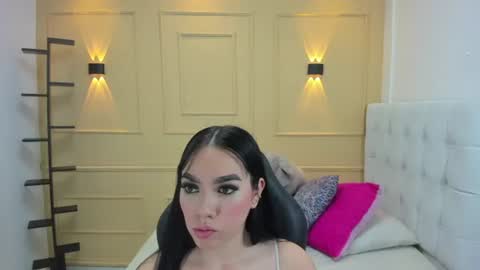 Snapshot of mollyspencer1 chatting on 06-24-26, 07:02 MOLLY online show from 06-24-26, 07:02