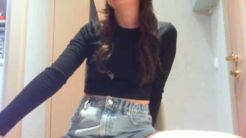 Hailey online show from 12-01-24, 04:29