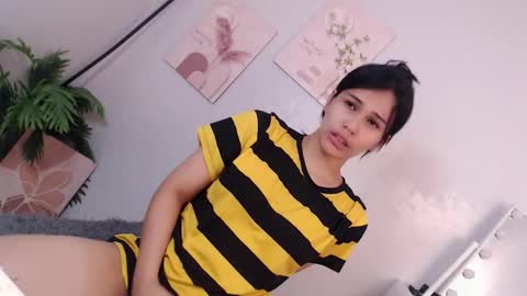 MOMIKHEM online show from 04-18-26, 05:33