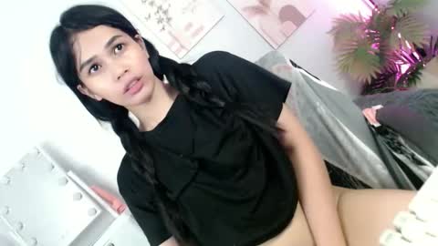 MOMIKHEM online show from 05-24-26, 07:35