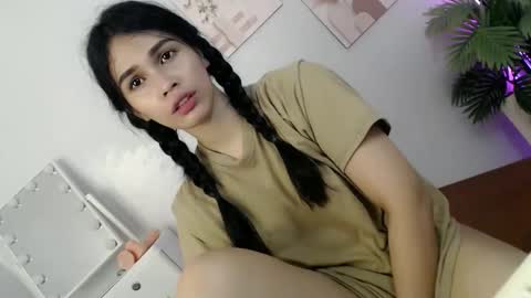 MOMIKHEM online show from 05-26-26, 06:31