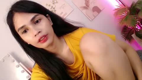 MOMIKHEM online show from 05-29-26, 06:55