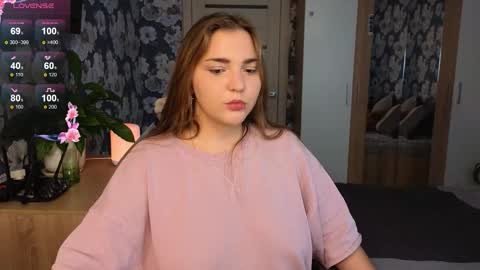 Snapshot of momiji_i chatting on 10-02-25, 10:33 Leah online show from 10-02-25, 10:33