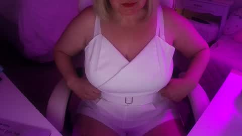 Mommy Julia online show from 05-04-26, 11:06