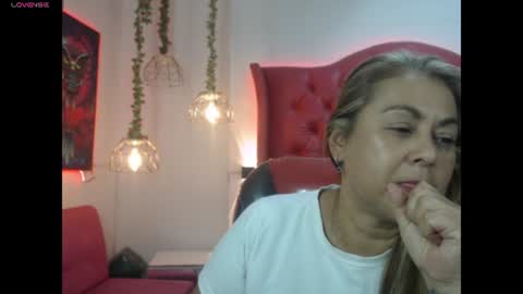 Snapshot of mommy_sex_ chatting on 08-07-26, 07:38 mommy_sex_ online show from 08-07-26, 07:38