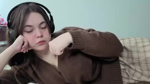 Momo online show from 03-23-26, 12:03