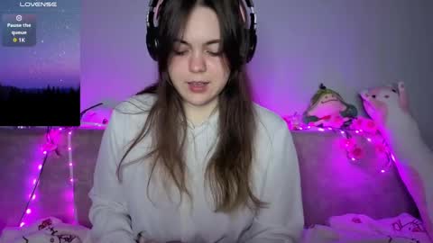 Momo online show from 04-18-26, 07:18