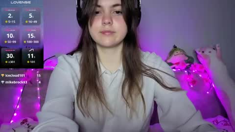 Momo online show from 04-18-26, 07:58