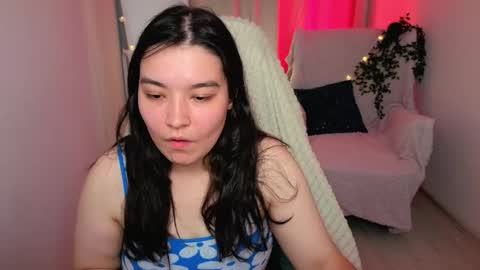 Momo online show from 05-18-26, 04:07
