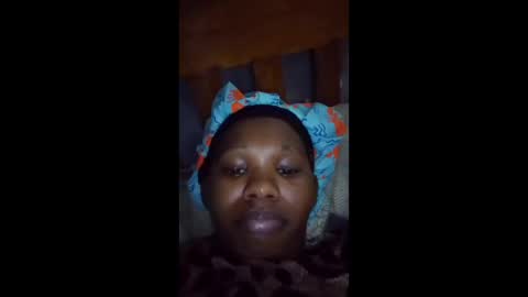 Snapshot of momsdoll chatting on 04-03-26, 11:47 momsdoll online show from 04-03-26, 11:47