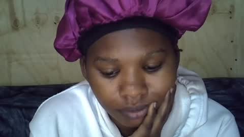 Snapshot of momsdoll chatting on 07-19-26, 06:50 momsdoll online show from 07-19-26, 06:50