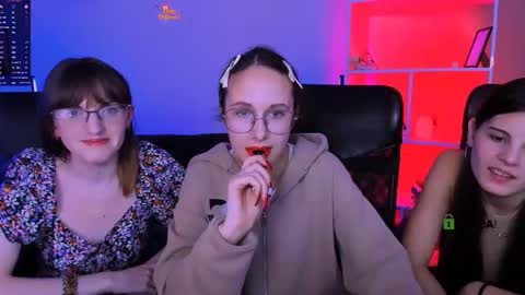 Mona  online show from 11-05-25, 08:09